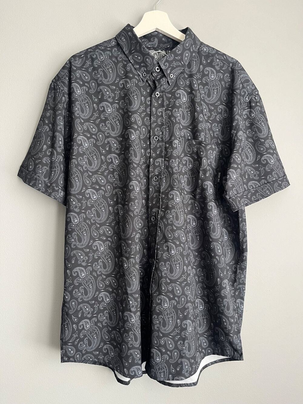 The Drive Clothing Men’s XL Skull Paisley Short Sleeve Button Up Shirt Black